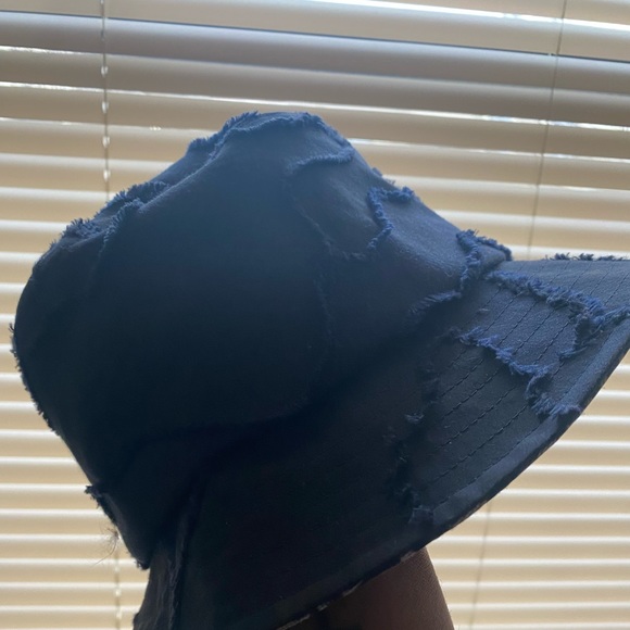 Dior , 57, blue - Picture 1 of 2